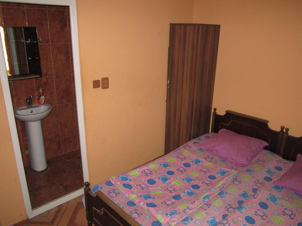 Guesthouse 97 In Batumi บาทูมิ ภายนอก รูปภาพ