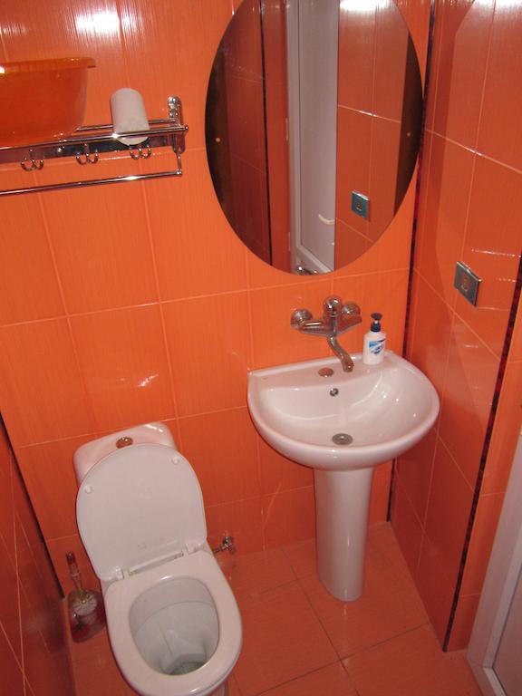 Guesthouse 97 In Batumi บาทูมิ ห้อง รูปภาพ