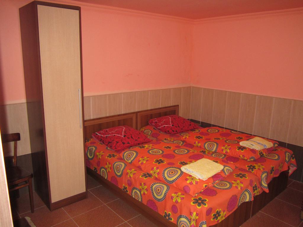 Guesthouse 97 In Batumi บาทูมิ ห้อง รูปภาพ