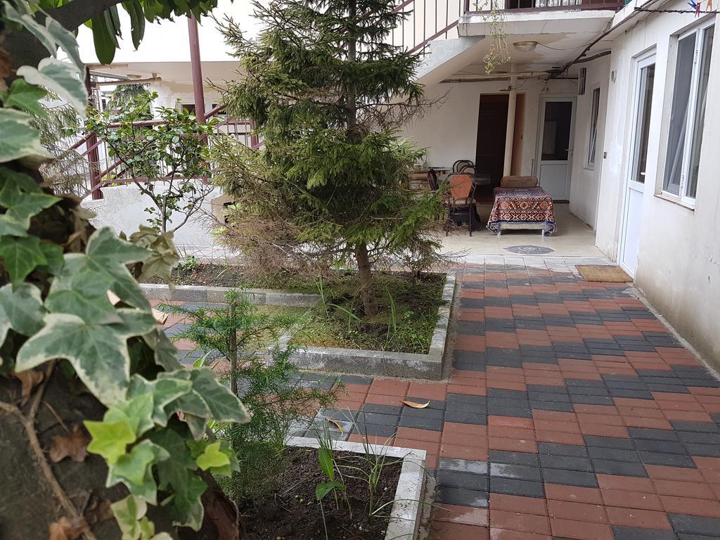 Guesthouse 97 In Batumi บาทูมิ ภายนอก รูปภาพ