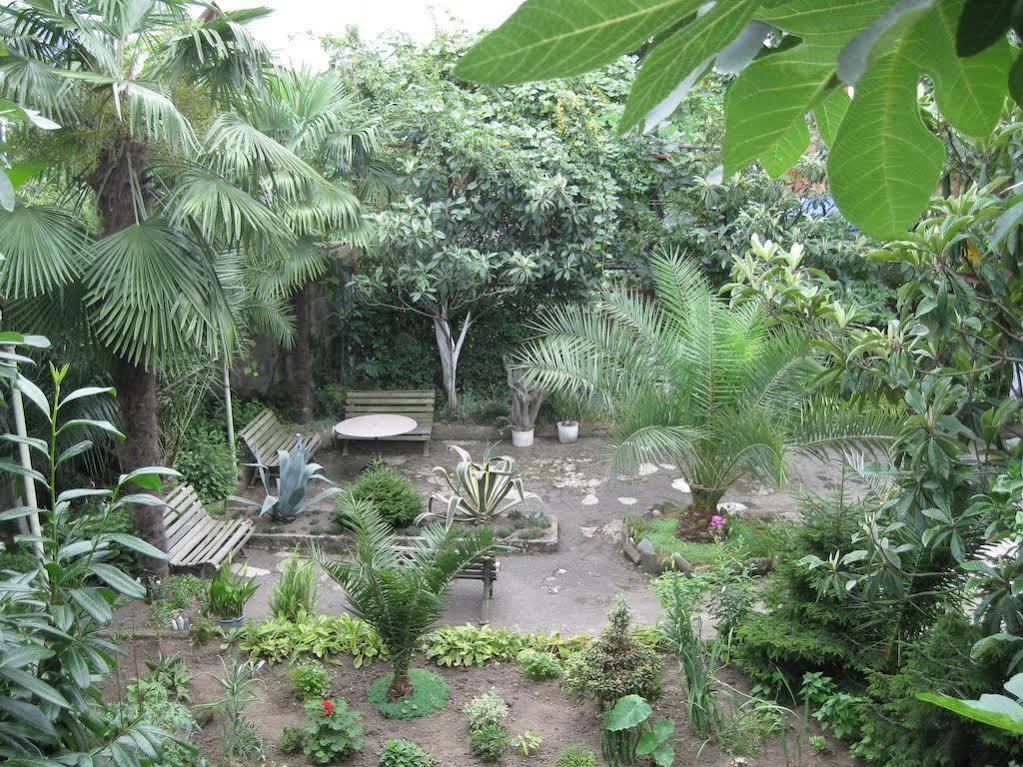 Guesthouse 97 In Batumi บาทูมิ ภายนอก รูปภาพ