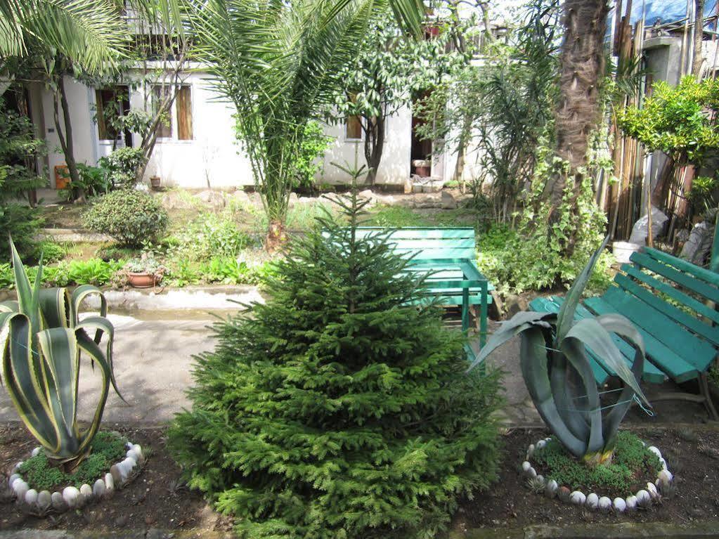 Guesthouse 97 In Batumi บาทูมิ ภายนอก รูปภาพ